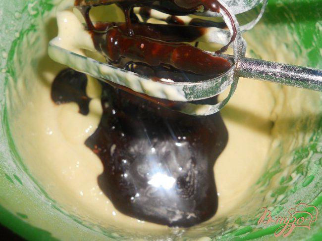 Фото приготовление рецепта: Сладкие роллы из шоколадных блинчиков с клубникой и лимонным курдом шаг №3