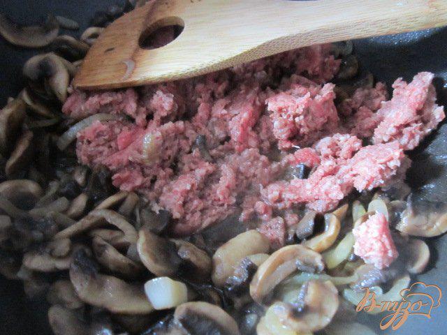 Фото приготовление рецепта: Картофельная запеканка Пармантье (Hachis parmentier) шаг №3