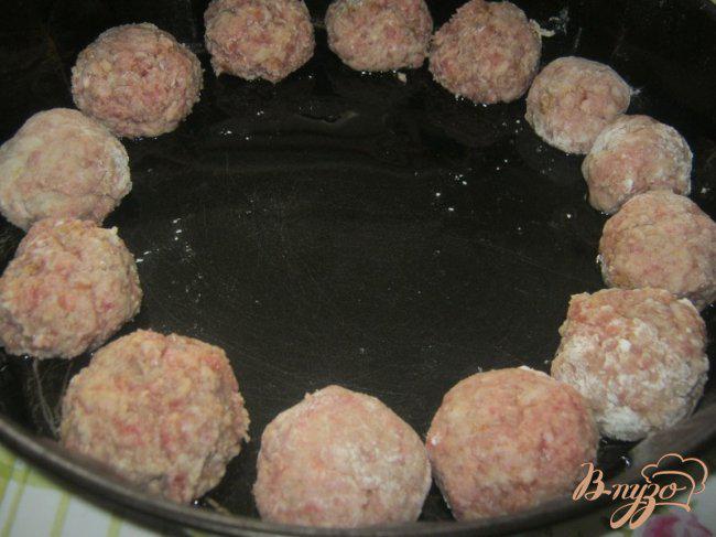 Фото приготовление рецепта: Котлетки с картошкой в сметанно-томатном соусе шаг №2