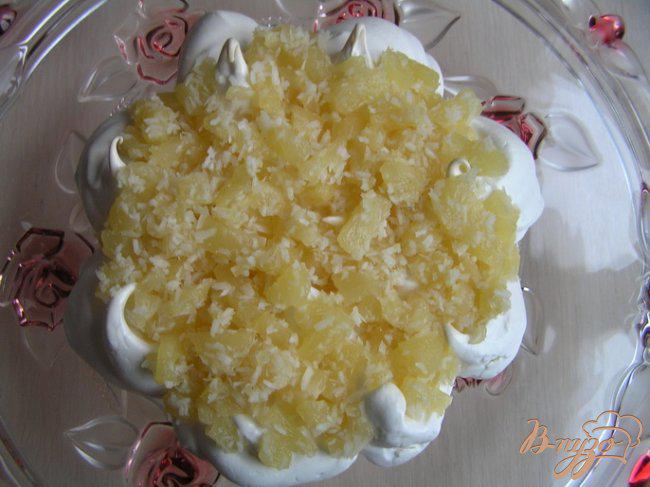 Фото приготовление рецепта: Торт-безе с ананасами и кокосовым заварным кремом шаг №11