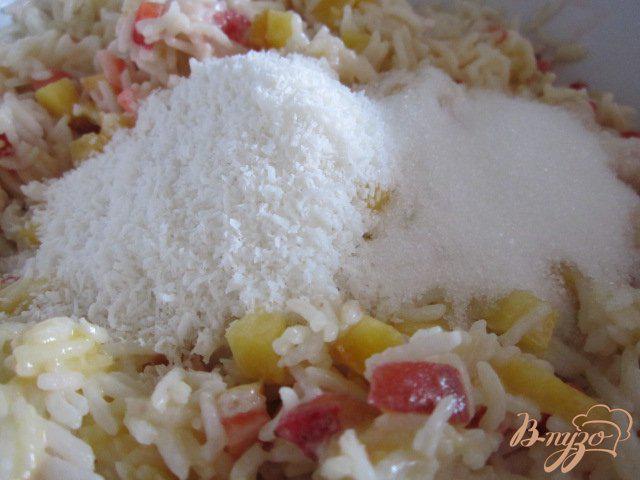 Фото приготовление рецепта: Сладкие рисовые биточки с фруктами шаг №4