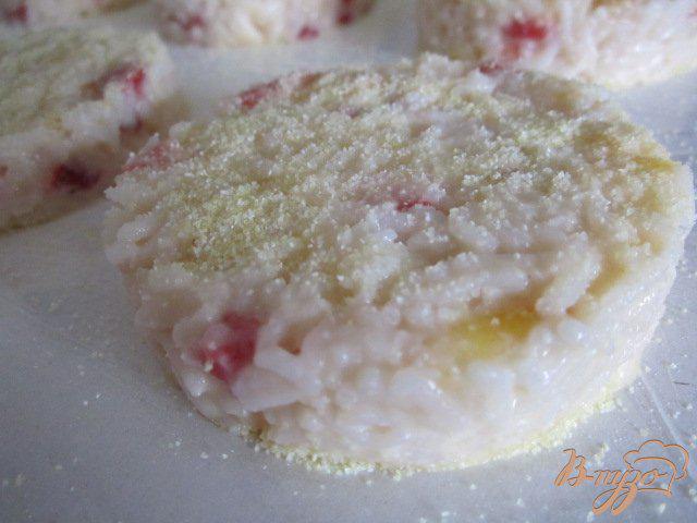 Фото приготовление рецепта: Сладкие рисовые биточки с фруктами шаг №6