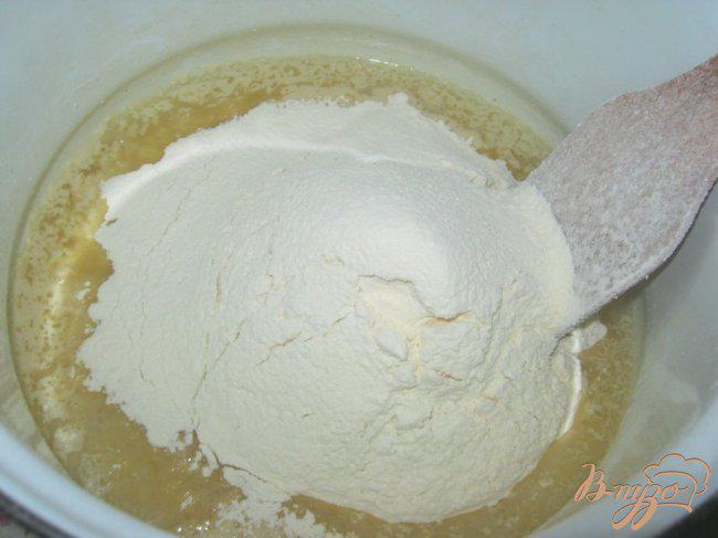 Фото приготовление рецепта: Творожная ватрушка из теста на сыворотке шаг №2