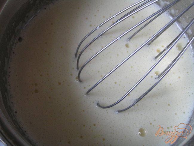 Фото приготовление рецепта: Торт «Наполеон» с кремом Муслин и брусничным соусом шаг №2