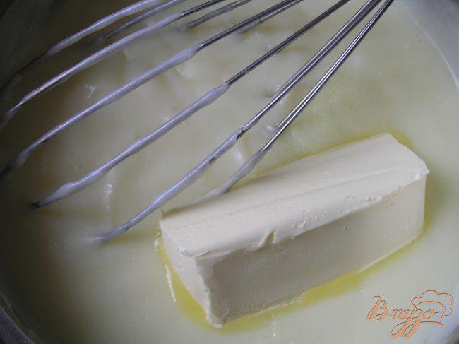 Фото приготовление рецепта: Торт «Наполеон» с кремом Муслин и брусничным соусом шаг №4