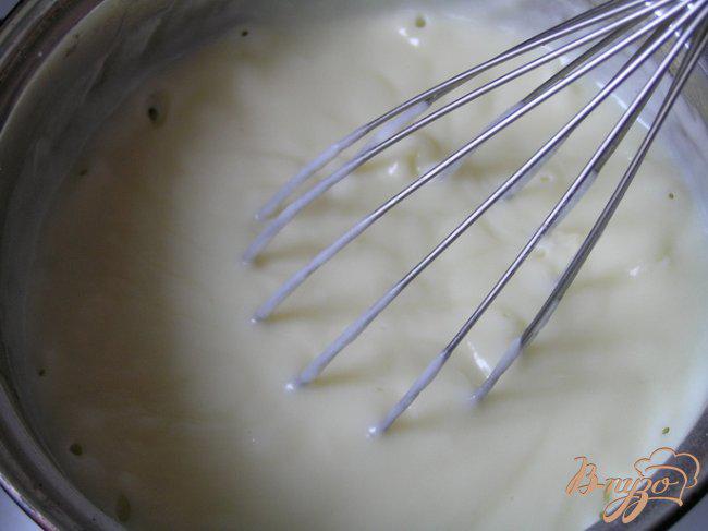 Фото приготовление рецепта: Торт «Наполеон» с кремом Муслин и брусничным соусом шаг №3