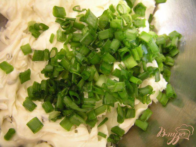 Фото приготовление рецепта: Картофельные «эклеры» с творожным сыром, двумя видами риса и форелью шаг №11