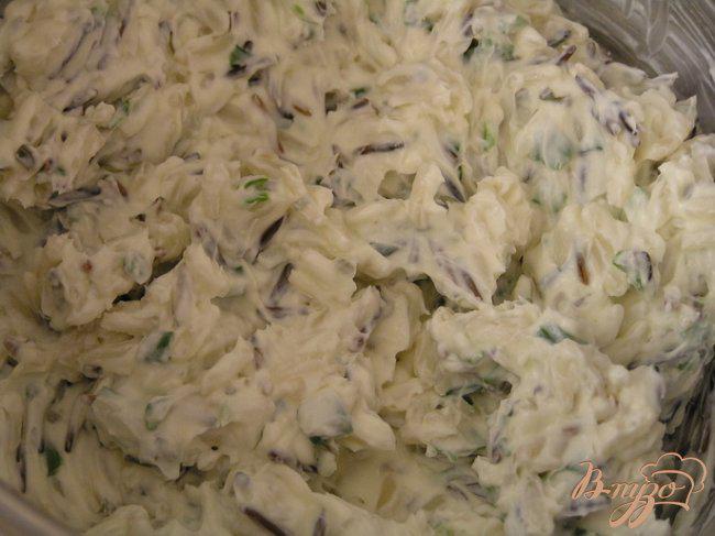 Фото приготовление рецепта: Картофельные «эклеры» с творожным сыром, двумя видами риса и форелью шаг №13