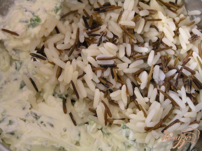 Фото приготовление рецепта: Картофельные «эклеры» с творожным сыром, двумя видами риса и форелью шаг №12