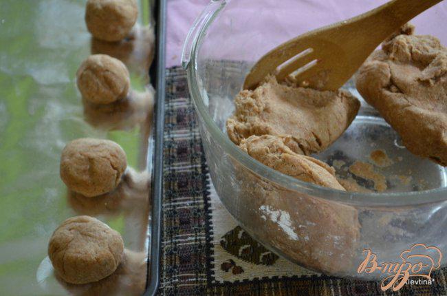 Фото приготовление рецепта: Хлебные булочки с маком, кунжутом и семечками. шаг №3