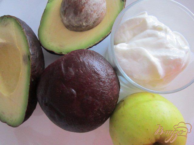 Фото приготовление рецепта: Свекольный крем с авокадо и яблоком шаг №1