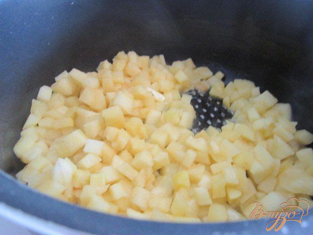 Фото приготовление рецепта: Молочный рис с яблоками шаг №2