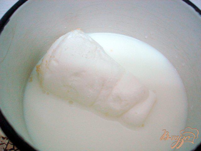 Фото приготовление рецепта: Коктейль молочно клубничный шаг №3