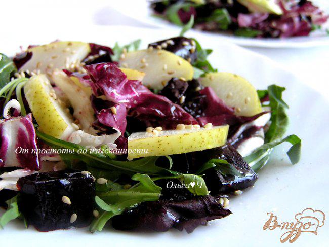 Фото приготовление рецепта: Салат с грушей и свекольным желе шаг №5