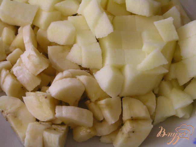 Фото приготовление рецепта: Чебуреки с бананом и яблоком шаг №5