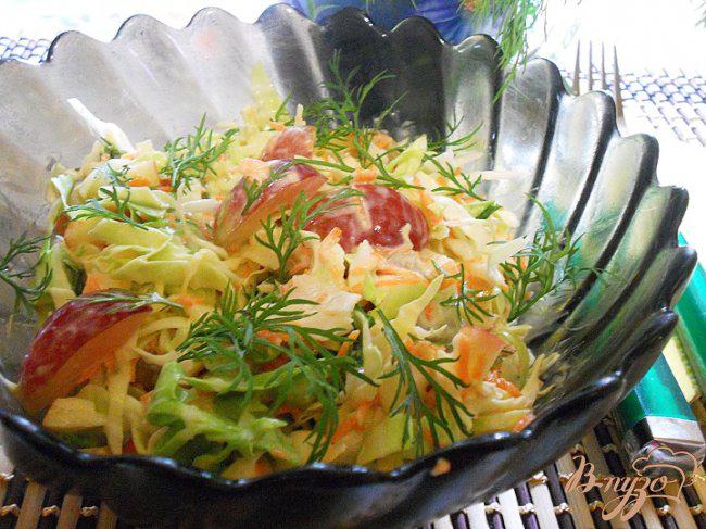 Фото приготовление рецепта: Хрустящий салат с йогуртом шаг №5