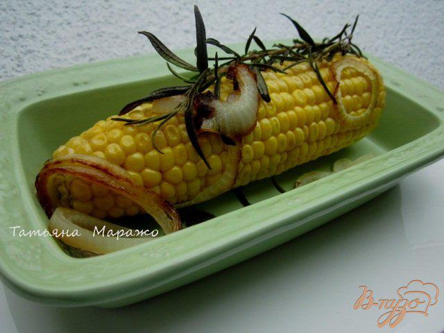 Фото приготовление рецепта: Запеченая кукуруза с розмарином шаг №6