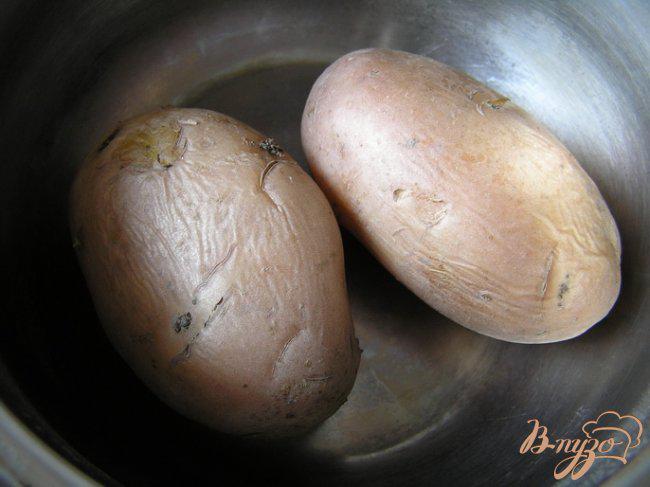 Фото приготовление рецепта: Картофельные эклеры с творожным сыром, рисом, овощами и зеленью шаг №1