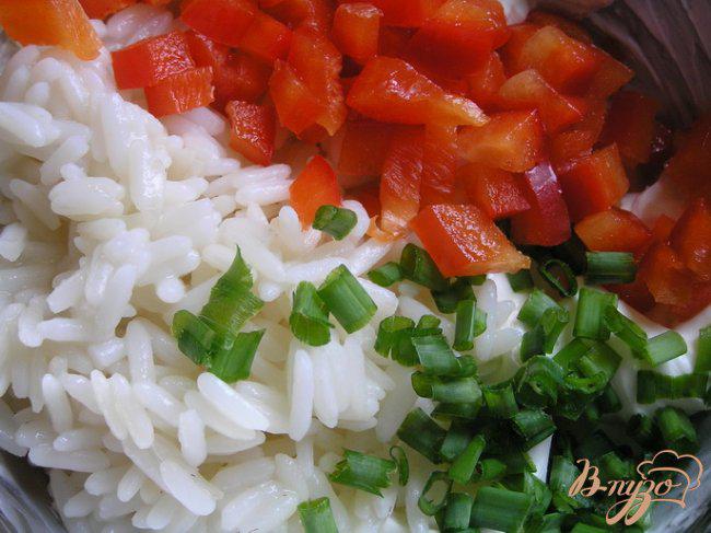 Фото приготовление рецепта: Картофельные эклеры с творожным сыром, рисом, овощами и зеленью шаг №13