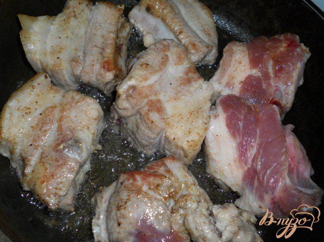 Фото приготовление рецепта: Свиные ребра тушеные шаг №2