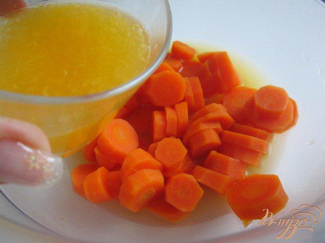 Фото приготовление рецепта: Морковно-апельсиновое пюре с имбирем шаг №4