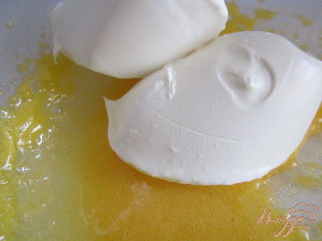 Фото приготовление рецепта: Десерт с кусочками ананаса и кремом из сыра Маскарпоне шаг №2