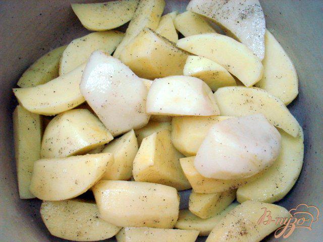 Фото приготовление рецепта: Куриные голени  запеченные с картофелем шаг №2