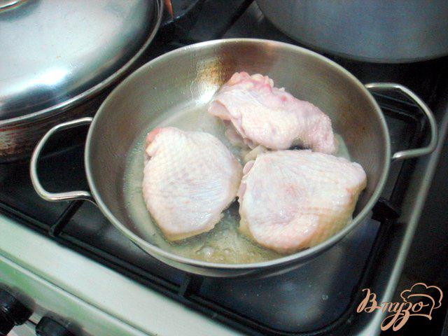 Фото приготовление рецепта: Курица в луковом соусе шаг №1