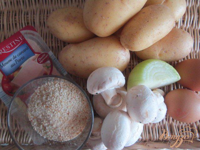 Фото приготовление рецепта: Тортилья из картофеля с грибами и гусиным паштетом шаг №1