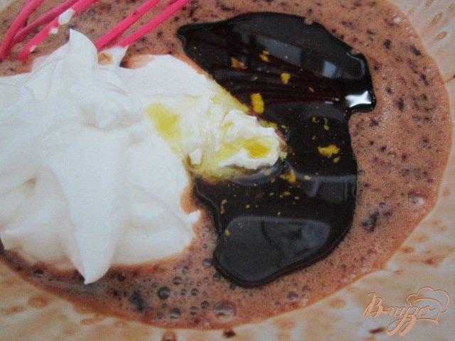 Фото приготовление рецепта: Кекс с цукатами и кофейной глазурью шаг №2