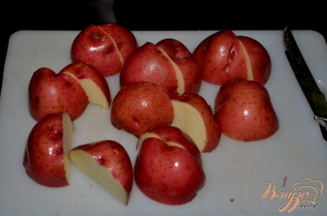 Фото приготовление рецепта: Картофель в фольге с овощами шаг №1