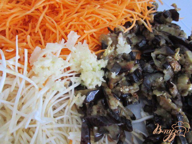 Фото приготовление рецепта: Овощной салат с хрустящим картофелем шаг №5