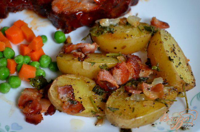 Фото приготовление рецепта: Картофель с беконом в духовке шаг №5