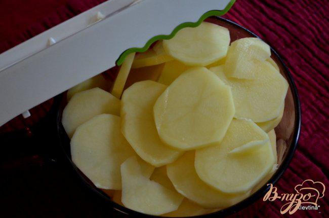 Фото приготовление рецепта: Картофельная запеканка с грибами и сыром шаг №1