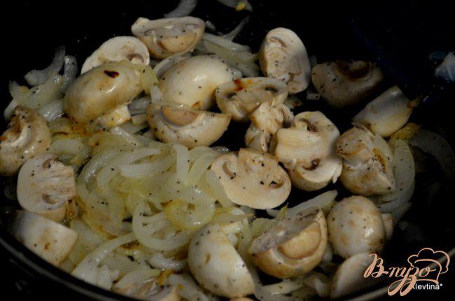 Фото приготовление рецепта: Картофельная запеканка с грибами и сыром шаг №2
