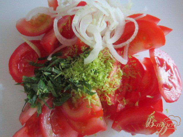Фото приготовление рецепта: Салат из свежих помидор с имбирем шаг №4
