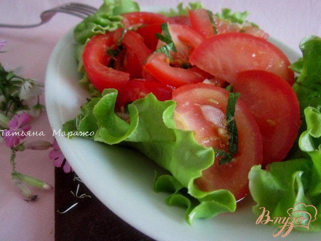 Фото приготовление рецепта: Салат из свежих помидор с имбирем шаг №6