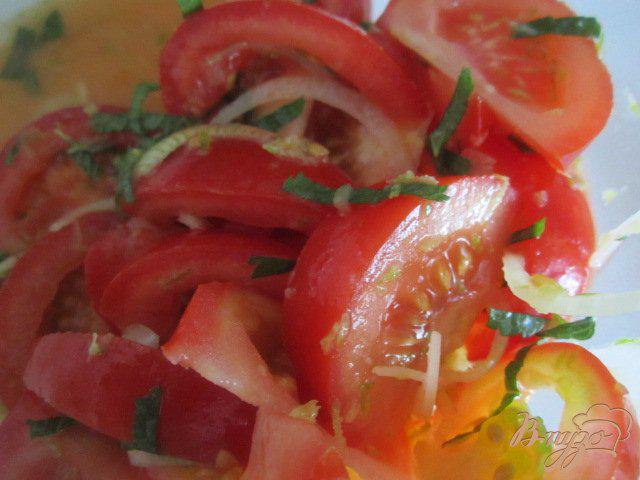 Фото приготовление рецепта: Салат из свежих помидор с имбирем шаг №5