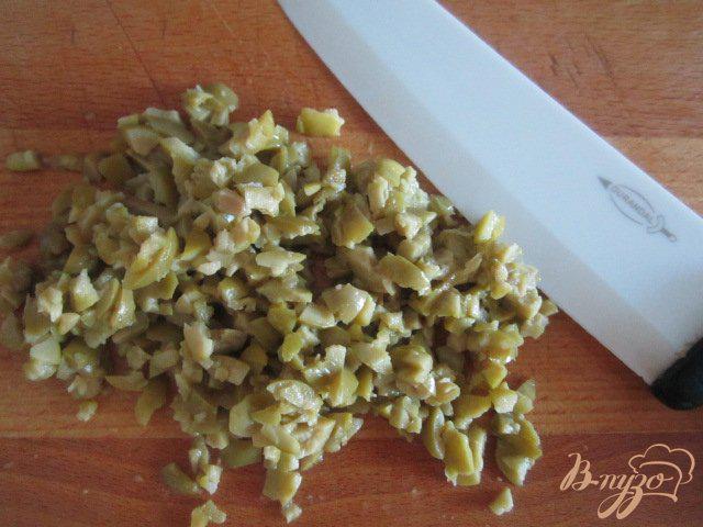 Фото приготовление рецепта: Давленый картофель с оливками шаг №3