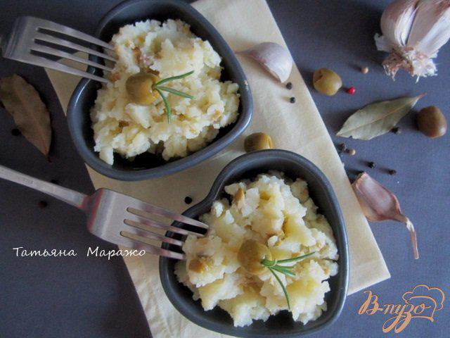 Фото приготовление рецепта: Давленый картофель с оливками шаг №8