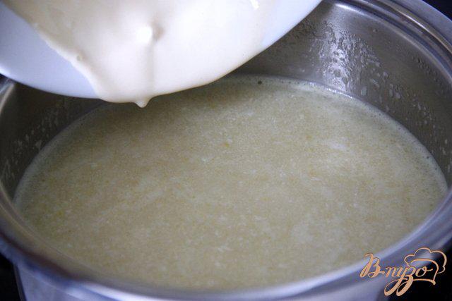 Фото приготовление рецепта: Куриный суп с яблоками и карри шаг №7