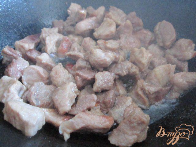 Фото приготовление рецепта: Рис со свининой и зеленой фасолью шаг №1