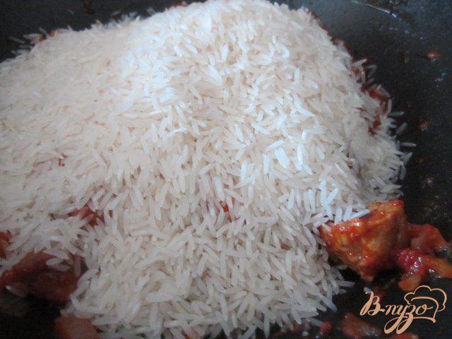 Фото приготовление рецепта: Рис со свининой и зеленой фасолью шаг №4