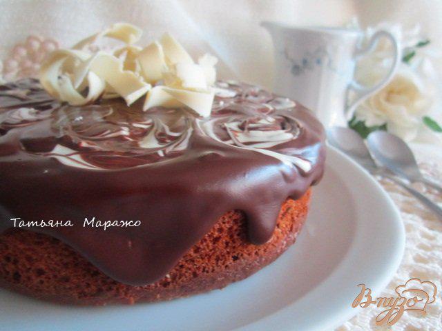 Фото приготовление рецепта: Бисквит с малиной и шоколадным ганашем шаг №9