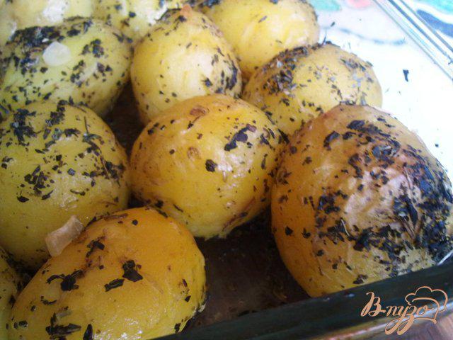 Фото приготовление рецепта: Картофель с базиликом шаг №6