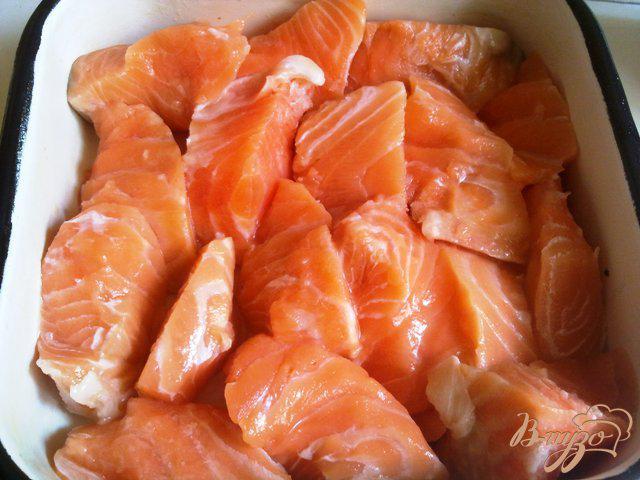 Фото приготовление рецепта: Мало соленный лосось с тмином и петрушкой шаг №1