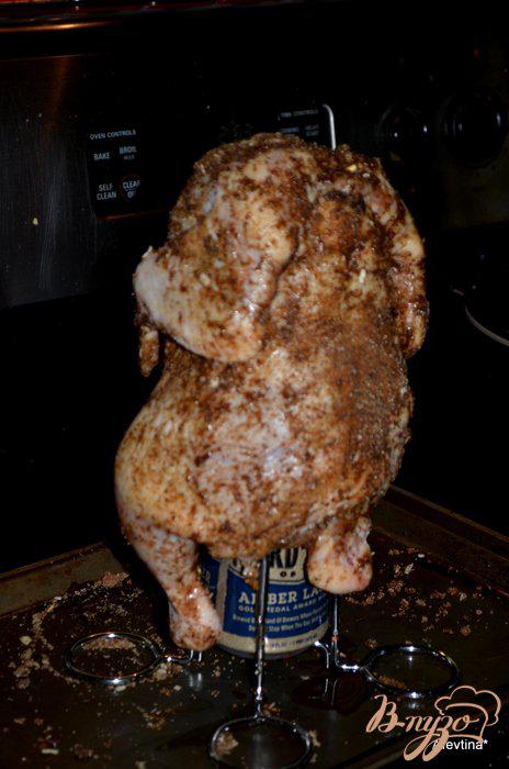 Фото приготовление рецепта: Курица на пивной банке шаг №3