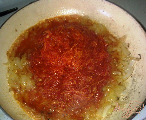 Фото приготовление рецепта: Морепродукты с овощами в томатной заливке шаг №5
