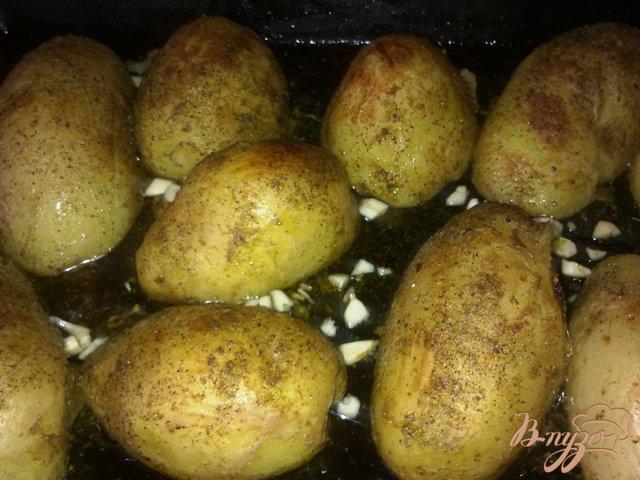 Фото приготовление рецепта: Молодой картофель с прованскими травами шаг №5