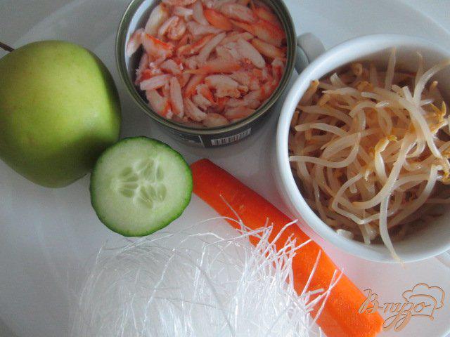 Фото приготовление рецепта: Рисовые роллы с овощами и крабовым мясом шаг №1
